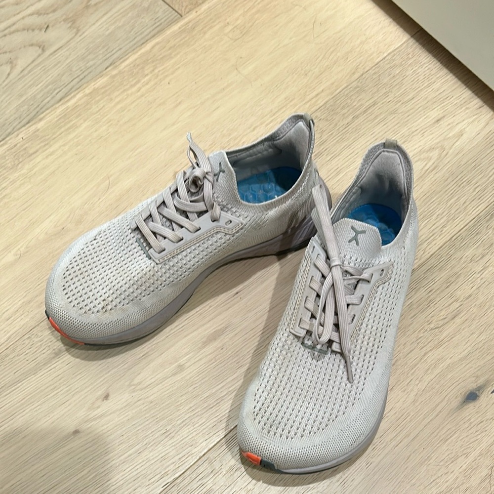Tan Athletic Shoes with Breathable Knit Upper and Cushioned Midsole